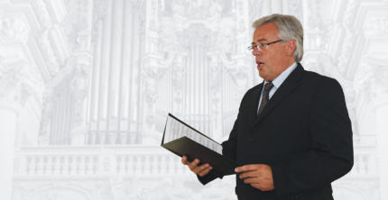 Tenor Rüdiger Husemeyer singt in der Kirche